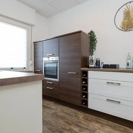 Apartment Luxx Mm, Airport- Fuer 7 Personen-parken-kueche *