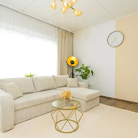 Apartment Luxx Mm, Airport- Fuer 7 Personen-parken-kueche *