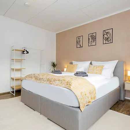 Apartment Luxx Mm, Airport- Fuer 7 Personen-parken-kueche *