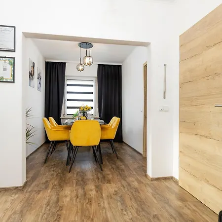 Luxx Mm, Airport- Fuer 7 Personen-parken-kueche *