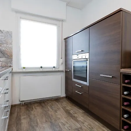 Luxx Mm, Airport- Fuer 7 Personen-parken-kueche Apartment