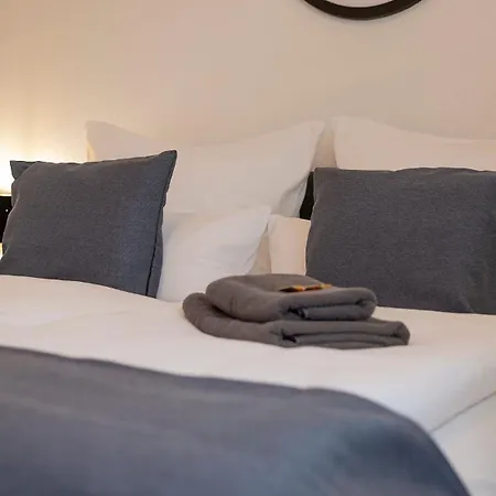 Luxx Mm, Airport- Fuer 7 Personen-parken-kueche Apartment *