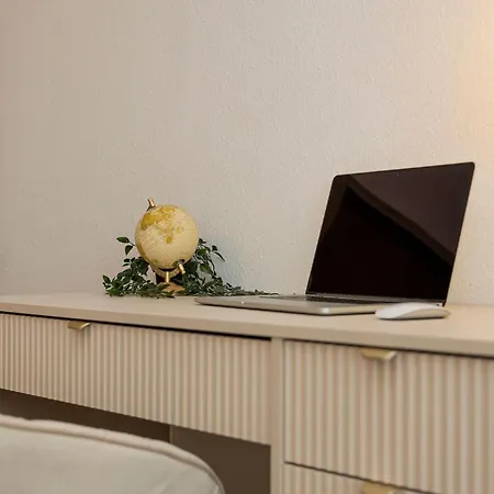 Apartment Luxx Mm, Airport- Fuer 7 Personen-parken-kueche