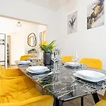 Luxx Mm, Airport - Parkplatz - Kueche - Balkon