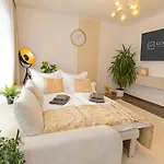 Luxx Mm, Airport - Parkplatz - Kueche - Balkon *