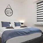 Apartmán Luxx Mm, Airport - Parkplatz - Kueche - Balkon
