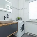 Apartmán Luxx Mm, Airport - Parkplatz - Kueche - Balkon