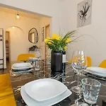 Luxx Mm, Airport - Parkplatz - Kueche - Balkon Apartmán *