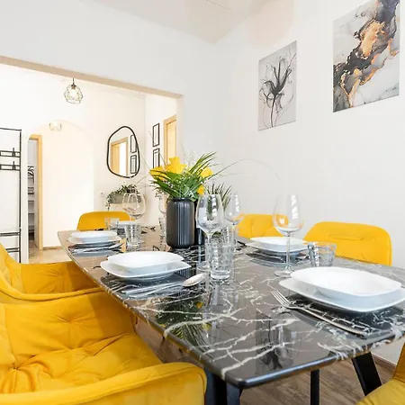 Luxx Mm, Airport - Parkplatz - Kueche - Balkon