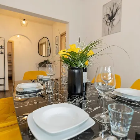 Luxx Mm, Airport - Parkplatz - Kueche - Balkon Apartman *