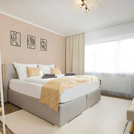 Luxx Mm, Airport - Parkplatz - Kueche - Balkon Apartman