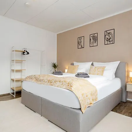 Luxx Mm, Airport - Parkplatz - Kueche - Balkon