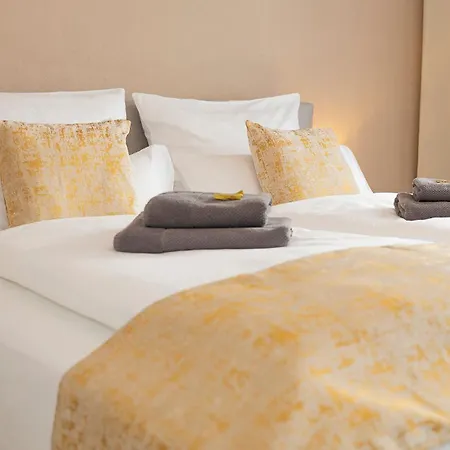 Apartment Luxx Mm, Airport- Fuer 7 Personen-parken-kueche