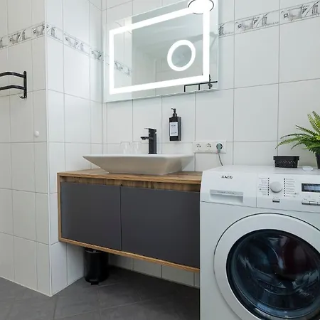Luxx Mm, Airport - Parkplatz - Kueche - Balkon *