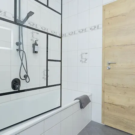 Apartman Luxx Mm, Airport - Parkplatz - Kueche - Balkon Trunkelsberg