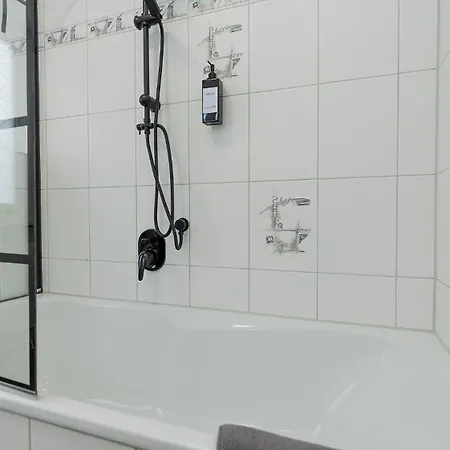 Apartman Luxx Mm, Airport - Parkplatz - Kueche - Balkon Trunkelsberg