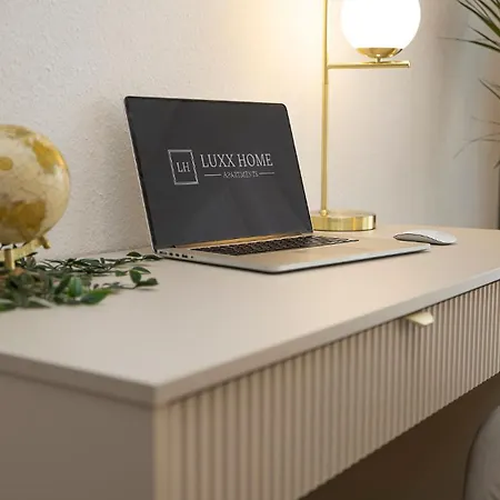 Luxx Mm, Airport - Parkplatz - Kueche - Balkon Apartmán