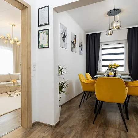 Apartman Luxx Mm, Airport - Parkplatz - Kueche - Balkon *